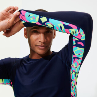 Photo de Homme AUTRES Imprimé - T-shirt anti UV homme manches longues 2021 Neo Turtles, Bleu marine vue de détail 1 Photo de Homme AUTRES Imprimé - T-shirt anti UV homme manches longues 2021 Neo Turtles, Bleu marine vue de détail 1