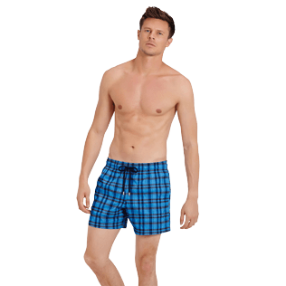 Homme CLASSIQUE STRETCH Graphique - Men swimwear stretch Carrreaux, Bleu ciel frontworn Homme CLASSIQUE STRETCH Graphique - Men swimwear stretch Carrreaux, Bleu ciel frontworn
