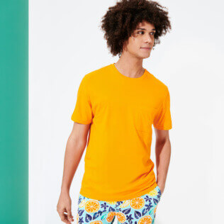 Bild von Herren Andere Uni - Einfarbiges T-Shirt aus Bio-Baumwolle für Herren, Apricot Vorderseite getragene Ansicht Bild von Herren Andere Uni - Einfarbiges T-Shirt aus Bio-Baumwolle für Herren, Apricot Vorderseite getragene Ansicht