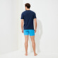 Uomo Altri Unita - T-shirt uomo in cotone biologico tinta unita, Blu marine vista indossata posteriore