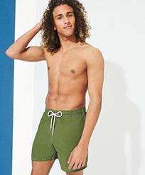 男士纯色泳裤 - Vilebrequin x Highsnobiety Bush 正面穿戴视图