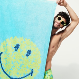 Others Printed - Beach Towel Turtles Smiley - Vilebrequin x Smiley®, Lazulii blue front worn view