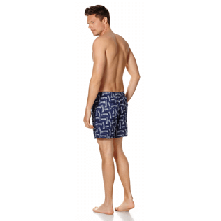 Hombre Clásico Estampado - Bañador con estampado Vilebrequin Labels para hombre, Azul marino backworn Hombre Clásico Estampado - Bañador con estampado Vilebrequin Labels para hombre, Azul marino backworn