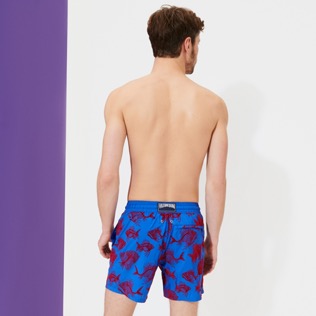 Bild von Herren Klassische dünne Stoffe Bedruckt - Ultraleichte und verstaubare 2018 Prehistoric Fish beflockte Badeshorts für Herren, Sea blue Rückansicht getragen Bild von Herren Klassische dünne Stoffe Bedruckt - Ultraleichte und verstaubare 2018 Prehistoric Fish beflockte Badeshorts für Herren, Sea blue Rückansicht getragen