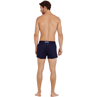 Herren Klassische kurze Uni - Kurze und figurbetonte Solid Stretch-Bademode für Herren, Marineblau backworn Herren Klassische kurze Uni - Kurze und figurbetonte Solid Stretch-Bademode für Herren, Marineblau backworn