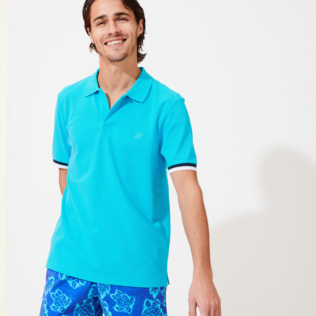 Imagen de Hombre Autros Liso - Polo en piqué de algodón de color liso para hombre, Celeste detalles vista 2 Imagen de Hombre Autros Liso - Polo en piqué de algodón de color liso para hombre, Celeste detalles vista 2