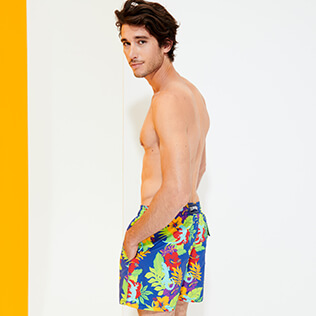 Photo de Homme CLASSIQUE Imprimé - Maillot de bain homme Les Geckos, Bleu batik vue de détail 5 Photo de Homme CLASSIQUE Imprimé - Maillot de bain homme Les Geckos, Bleu batik vue de détail 5