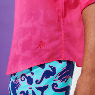 foto di Altri Unita - Camicia unisex in voile di cotone tinta unita, Shocking pink dettagli vista 3 foto di Altri Unita - Camicia unisex in voile di cotone tinta unita, Shocking pink dettagli vista 3