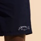 Herren Bestickte Bestickt - Men Swimwear Embroidered Logo - Vilebrequin x La Samanna, Marineblau Details Ansicht 1