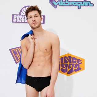 Photo de Homme SLIP DE BAIN ET BOXER Uni - Slip de bain homme uni, Noir vue de détail 1 Photo de Homme SLIP DE BAIN ET BOXER Uni - Slip de bain homme uni, Noir vue de détail 1