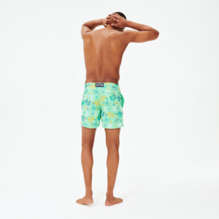 男款 Classic 绣 - 男士 Tropical Turtles 刺绣泳裤 — 限量款, Cardamom backworn 男款 Classic 绣 - 男士 Tropical Turtles 刺绣泳裤 — 限量款, Cardamom backworn